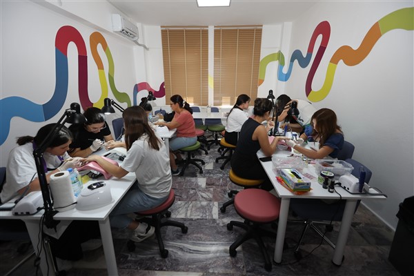 Tırnak Bakım Atölyesi’yle kadınlar, kendi işlerinin patronu olmaya hazırlanıyor