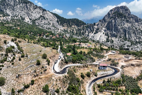 Antalya ile Isparta’yı bağlayan yol asfaltla kaplanıyor
