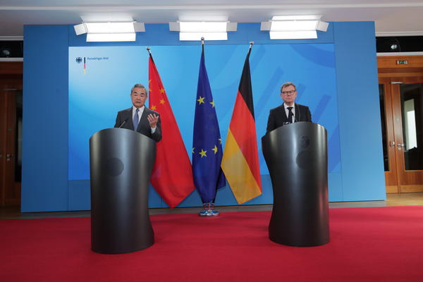 Wang Yi, Çin-Avrupa ilişkilerinin 50 yılını değerlendirdi