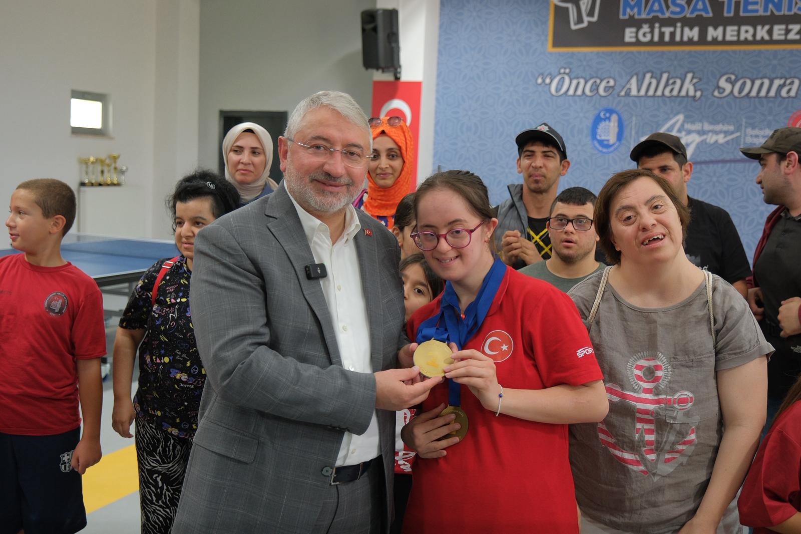 Avrupa şampiyonu Merve Peker için karşılama töreni yapıldı