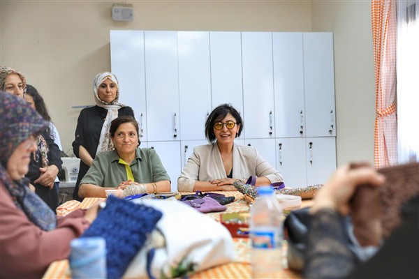 Eş Başkan Sincar, kadın kursiyerleri ziyaret etti