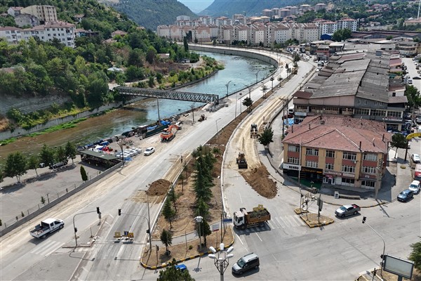 Karabük Belediyesi, Zonguldak ve Melise Caddesi’ndeki çalışmaları sürdürüyor