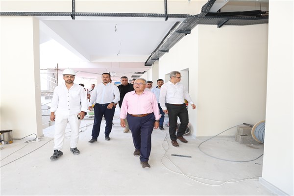 Başkan Büyükkılıç, Altınoluk Sosyal Yaşam Merkezi’nde inceleme yaptı