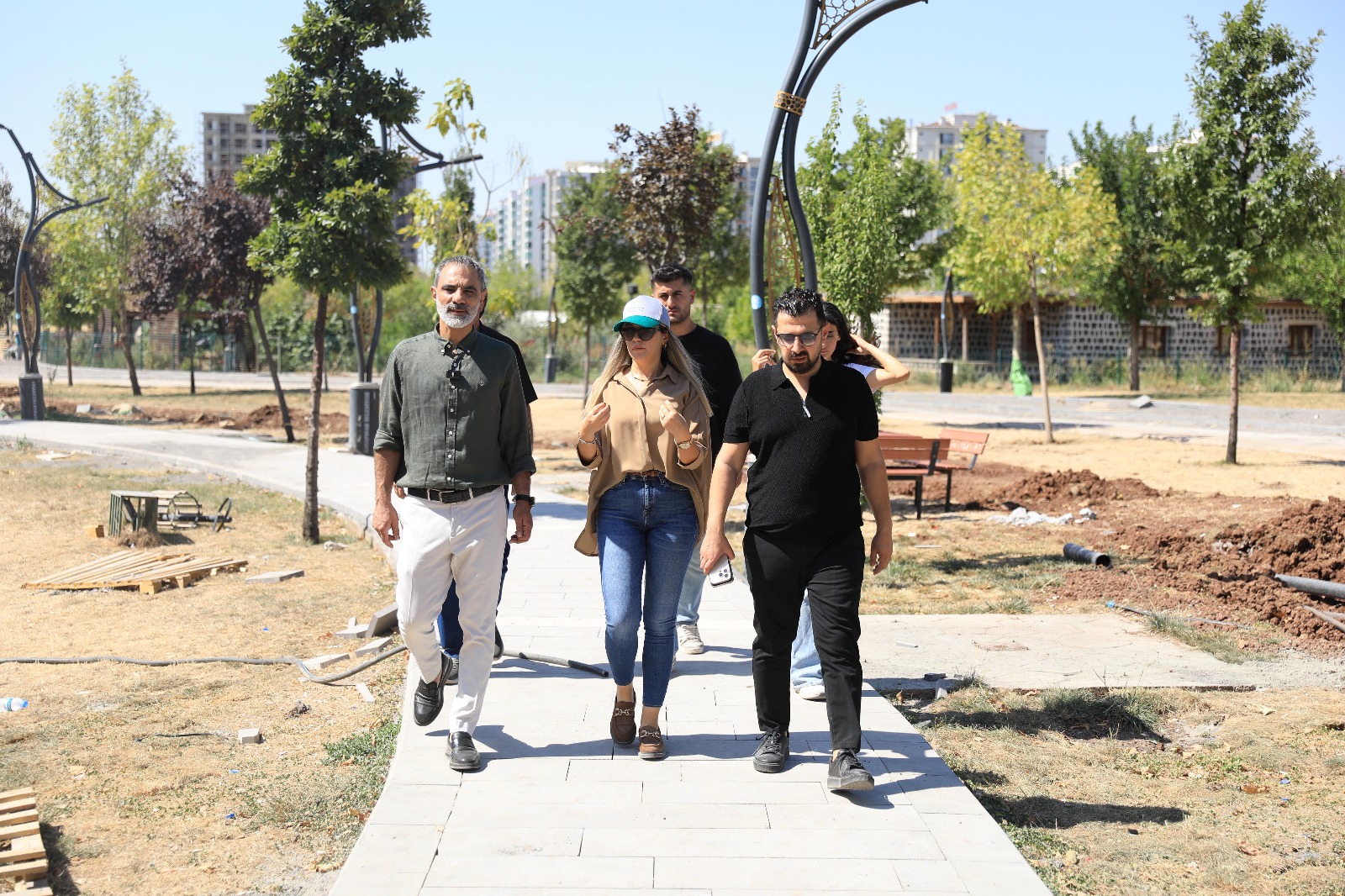Eş Başkan Dündar, parklardaki çalışmaların hızlandırılmasını istedi