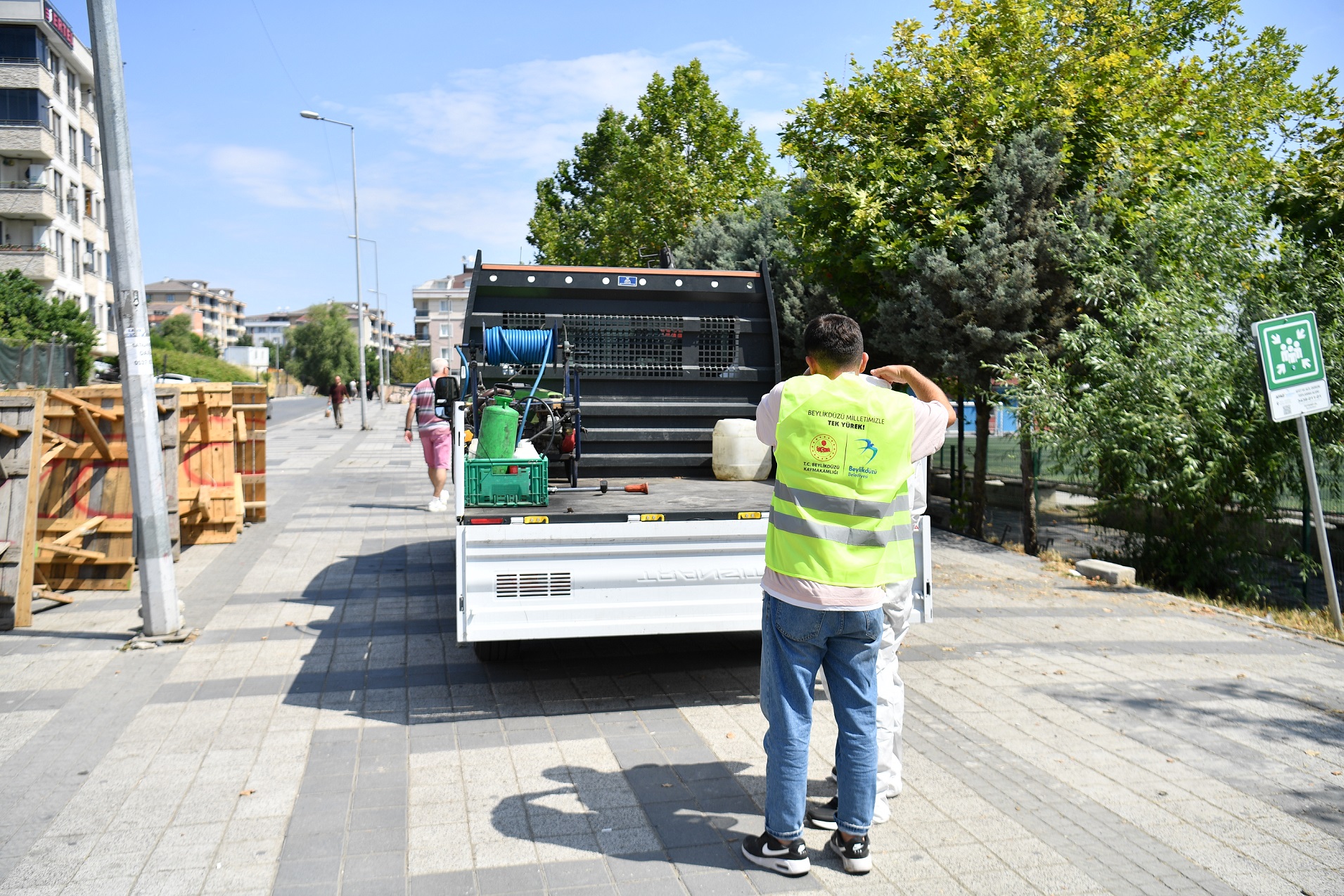 Beylikdüzü Belediyesi, ilaçlama çalışmalarını başlattı