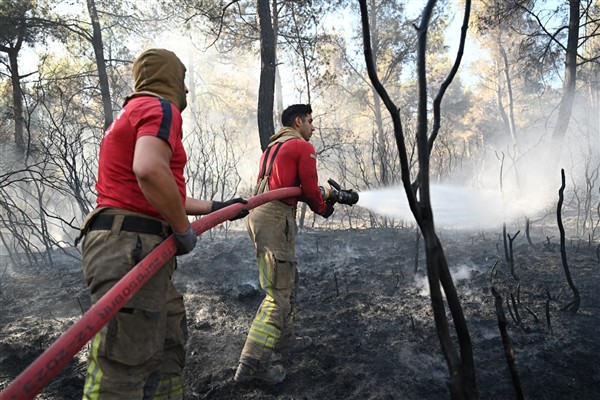 İBB’den İzmir’deki yangın söndürme çalışmalarına destek