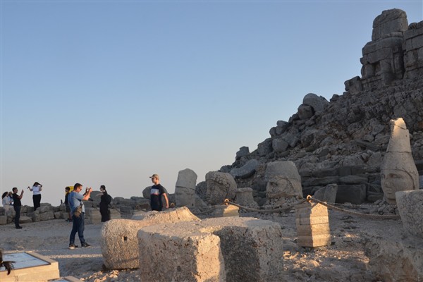 15 ülkeden gelen misafirlerden Nemrut’a ziyaret