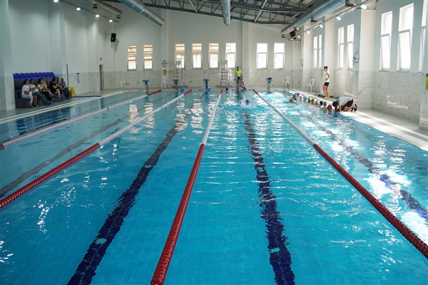 İznik Belediyesi tarafından ilçeye kazandırılan Spor Kompleksi, faaliyete başladı