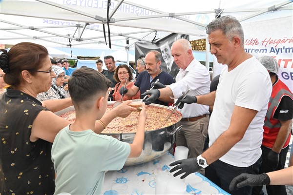 Manisa Büyükşehir Belediyesi’nden aşure ikramı