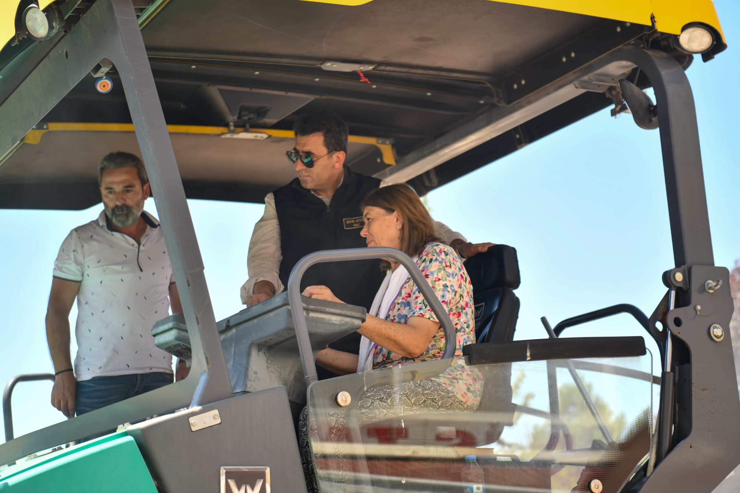 Vali Aygöl, sıcak asfalt çalışmalarını inceledi