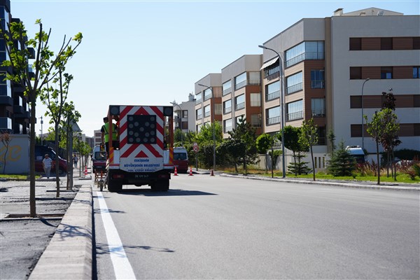 Eskişehir Büyükşehir’den şerit ve çizgi boyama çalışmaları