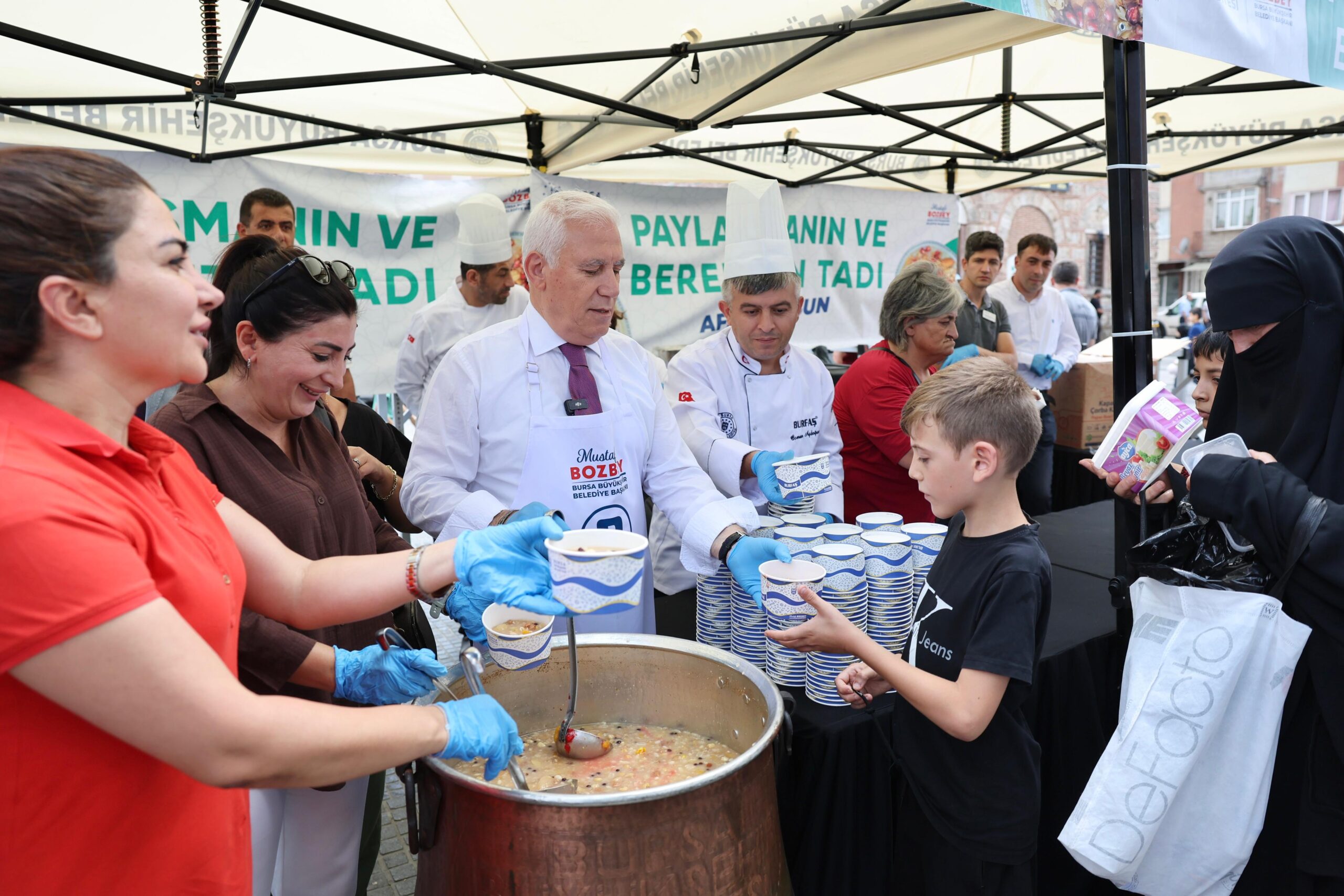 Bursa Büyükşehir Belediyesi, aşure geleneğini sürdürüyor