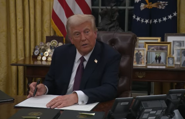 Trump, ABD’nin Suriye’ye uyguladığı yaptırımları kaldırdı