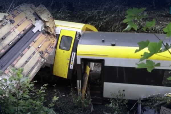 Almanya’da tren kazasında en az 3 ölü 50 yaralı