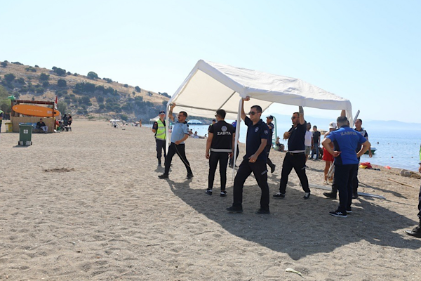 Menderes Belediyesi’nden korsan şezlonglara operasyon