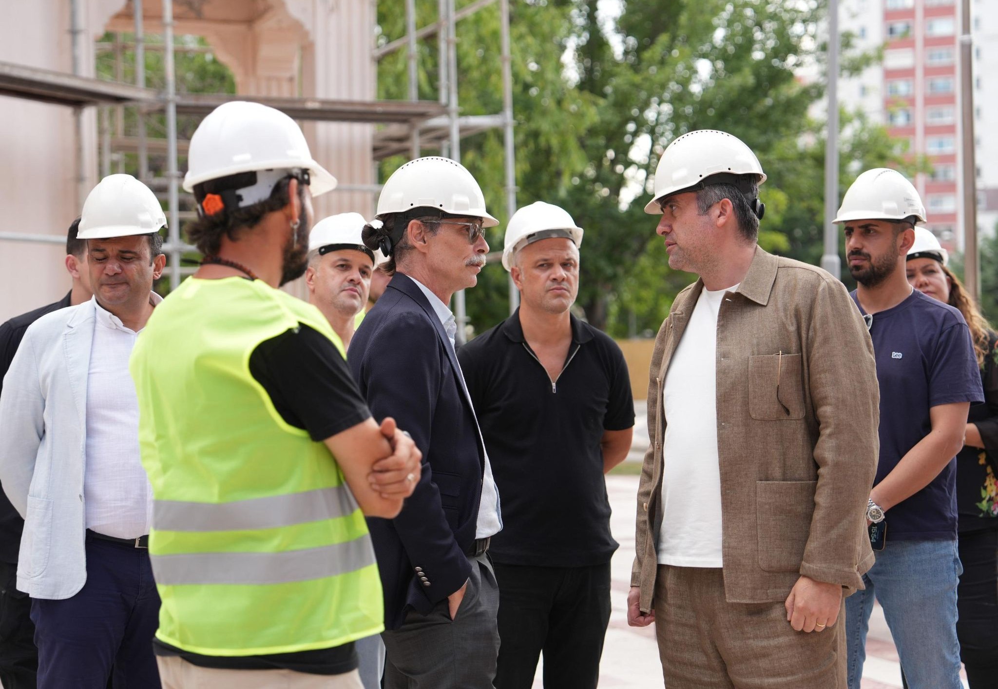 Başkan Beşikcioğlu, Yunus Emre Spor ve Kültür Merkezi’ndeki çalışmaları inceledi