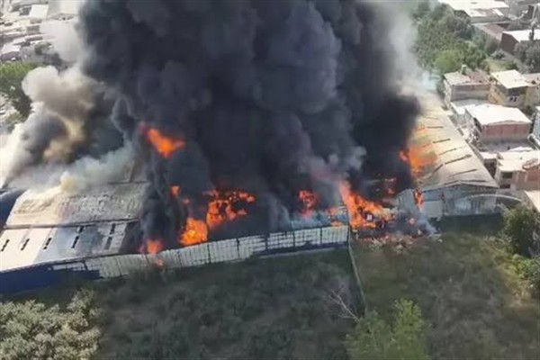 Vakıfköy’deki ruhsatsız hurdalık yangın riski barındırıyor