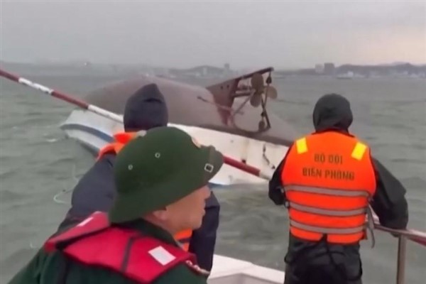 Vietnam’da tekne kazasından bir çocuk, hava boşluğuna sığınarak kurtuldu