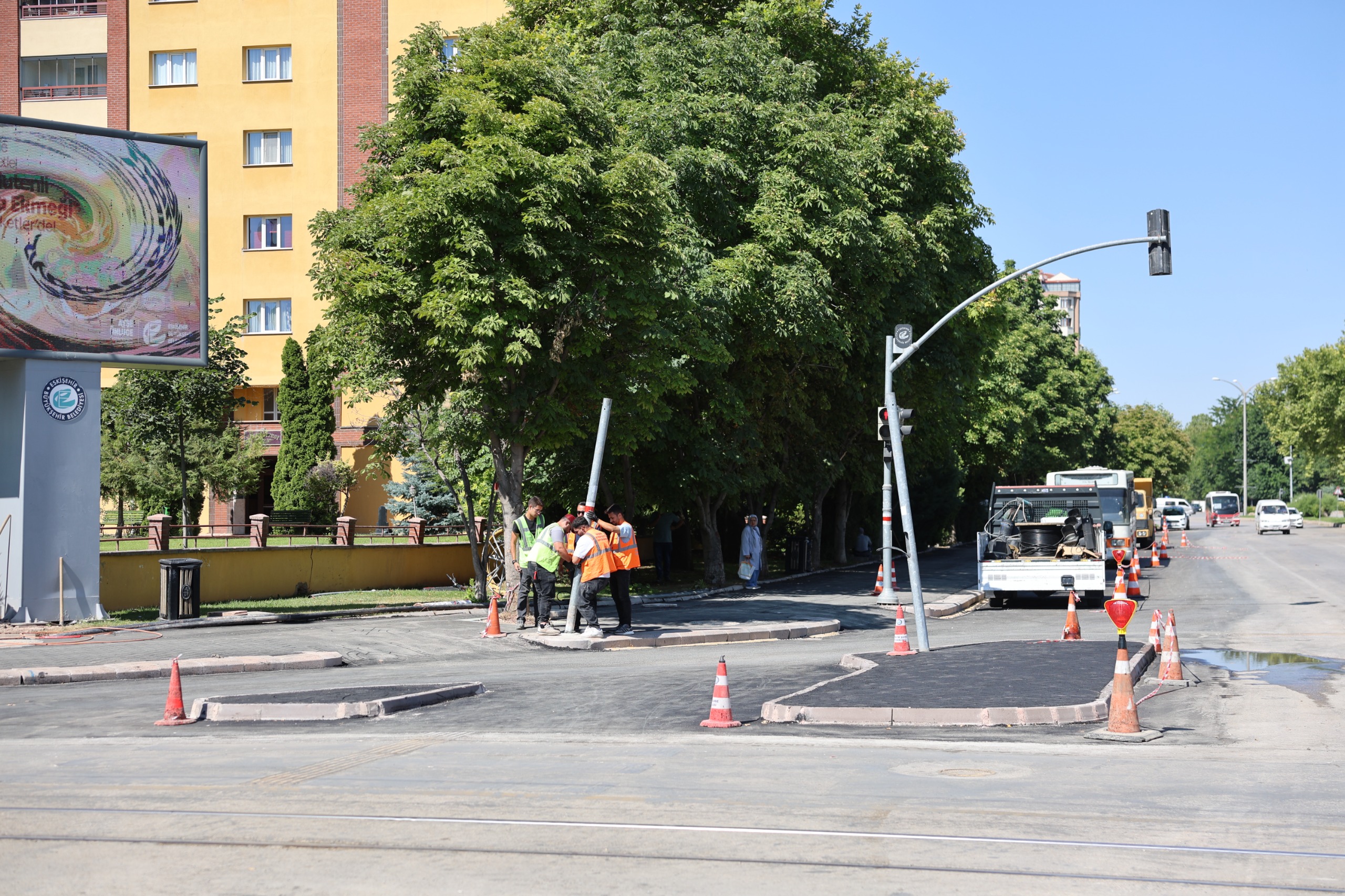 Eskişehir Büyükşehir Belediyesi’nden kavşak düzenlemesi