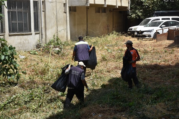 Gemlik Belediyesi’nden Kumla’da temizlik çalışmaları