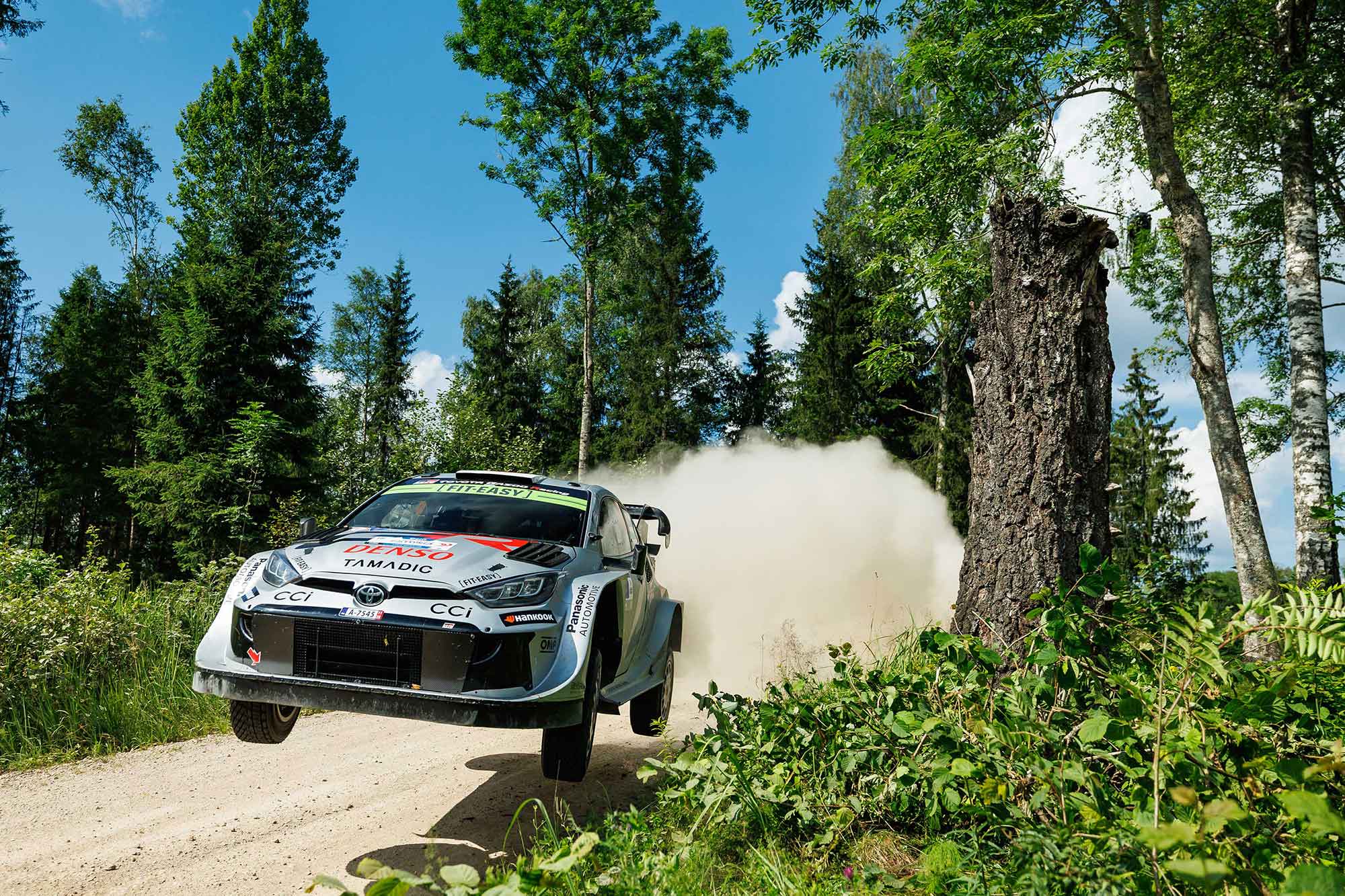 Toyota, ralli dünyasının zirvesi WRC’de 100. zaferini kazanarak tarih yazdı