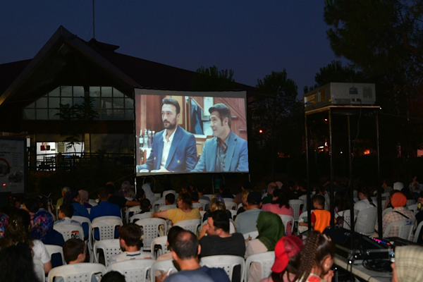 Başkan Eşki: Kültür mahalleye, kahkaha Bornova’ya taşınıyor