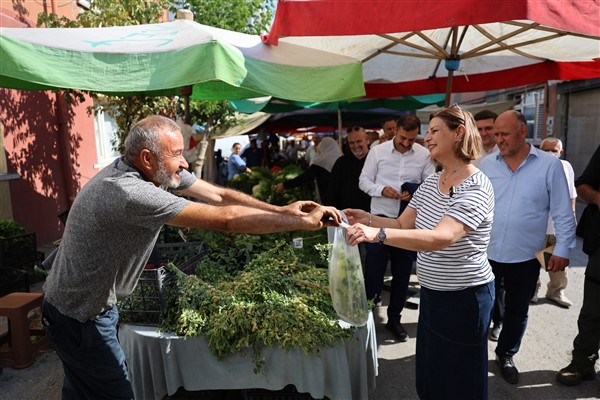 Başkan Ünlüce, Sütlüce Mahallesi’nde vatandaşlarla buluştu