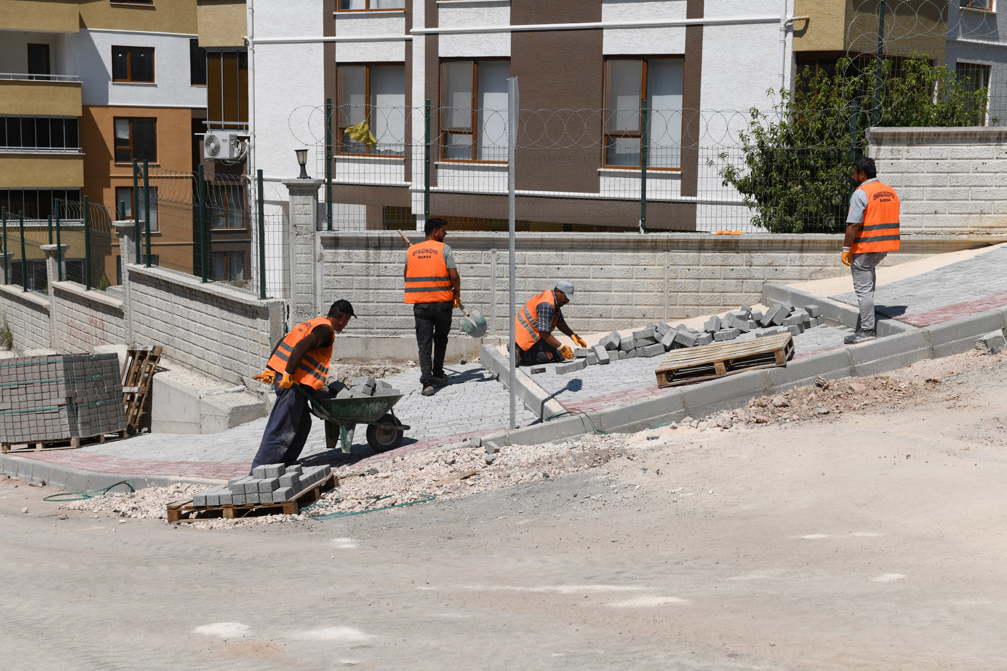 Osmangazi Belediyesi’nin ulaşım çalışmaları sürüyor
