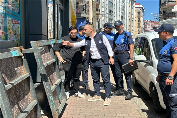 Giresun’da zabıta ekipleri, kaldırım işgaline karşı denetim yaptı