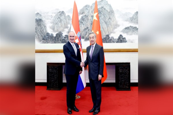 Çin ve Hırvat dışişleri bakanları bir araya geldi