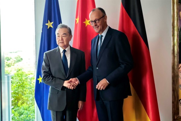 Almanya Başbakanı Merz, Çin Dışişleri Bakanı Wang Yi ile Berlin’de görüştü