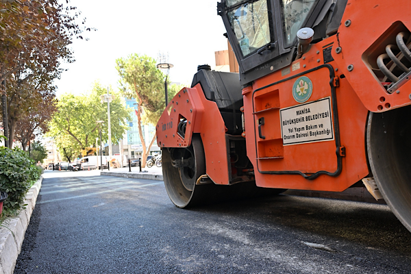 Manisa’da 750 tonluk asfalt çalışması gerçekleştiriliyor