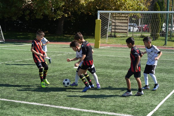 “Zaferden Kurtuluşa Mini Minikler Futbol Şenliği” başladı