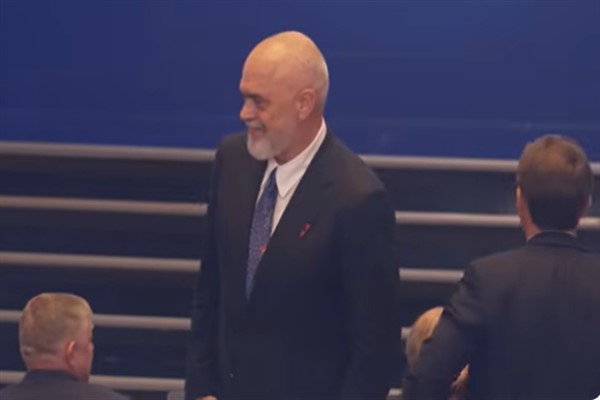 Arnavutluk yolsuzlukla mücadele etmek ve AB’ye katılmak için yapay zekaya yöneliyor