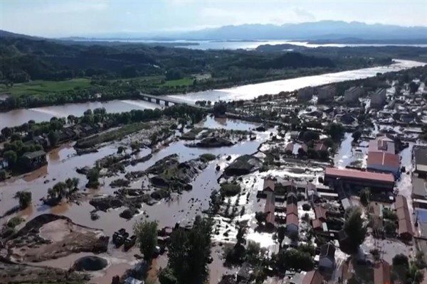 Pekin, şiddetli yağışlar nedeniyle beş bölgede en yüksek alarm seviyesi açıkladı