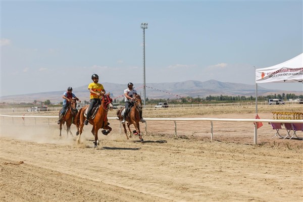 Rahvan At Yarışları Zafer Kupası, Afyonkarahisar’da gerçekleşti