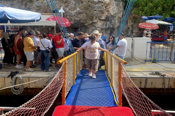 Muratpaşa’dan özel çocuklara mavi yolculuk