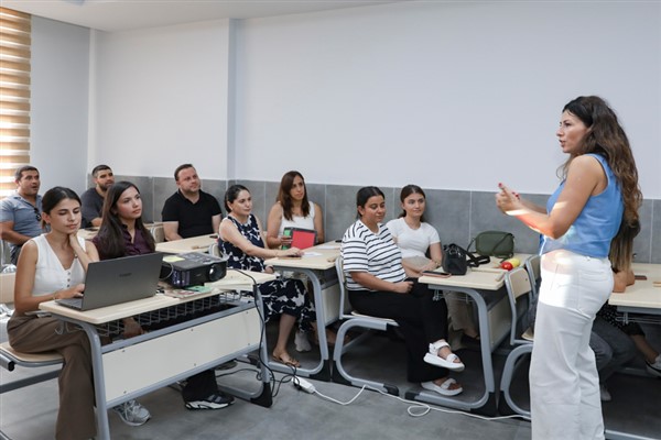 Mersin’de ‘Ebeveyn Yolculuğu’ başlıklı seminer düzenlendi