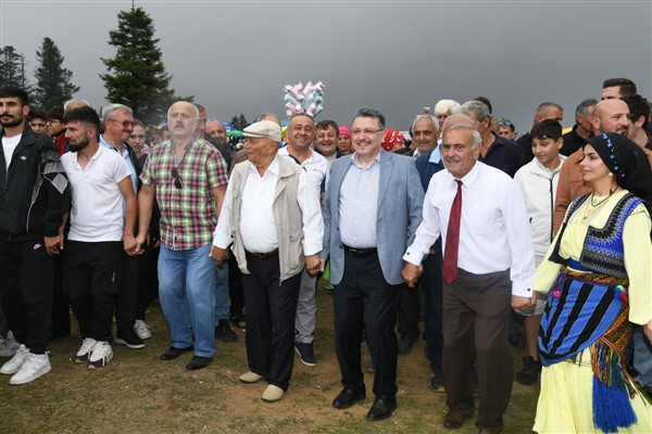 Başkan Genç, Kayabaşı Karaabdal Halk Şenliği’nde vatandaşlarla buluştu
