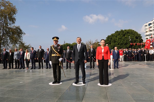 Başkan Vekili Özdemir, Zafer Bayramı kutlamalarına katıldı