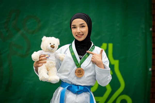 Milli karateci Çolak’tan bronz madalya