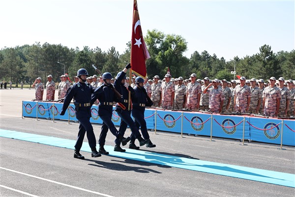 Başkan Kahveci, bedelli erlerin yemin törenine katıldı