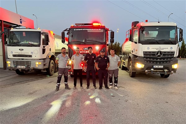 Eskişehir ekipleri, orman yangınlarıyla mücadelede desteğini sürdürüyor