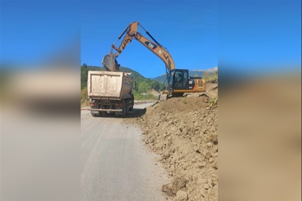 Bursa Büyükşehir Belediyesi, yol çalışmalarına devam ediyor