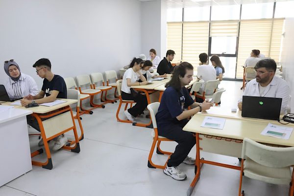 Çayırova Gençlik Merkezi’nde 85 öğrenci üniversitelere yerleşti