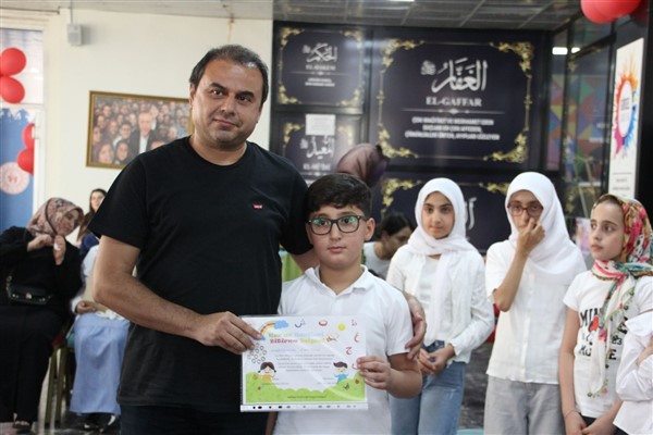 Petrolkent Gençlik Merkezi’nde Kur’an-ı Kerim’e geçen öğrencilere tören düzenlendi