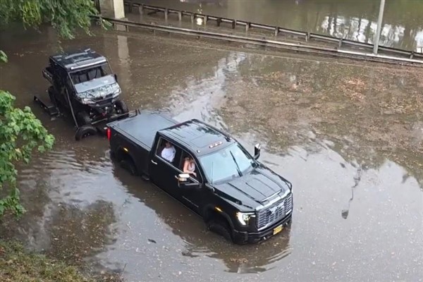 New York ve New Jersey’de yağmur ve ani sel nedeniyle olağanüstü hal ilan edildi
