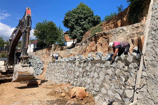 Büyükşehirden Fatsa’da taş duvar çalışması