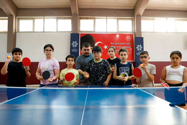 Aydın Büyükşehir Belediyesi’nden çocuklara masa tenisi eğitimi