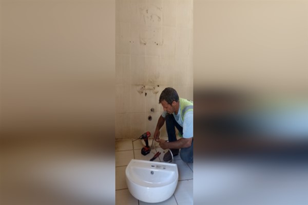 Bingöl Belediyesi ekipleri, parklarda bulunan lavaboların değişim çalışmalarını yaptı